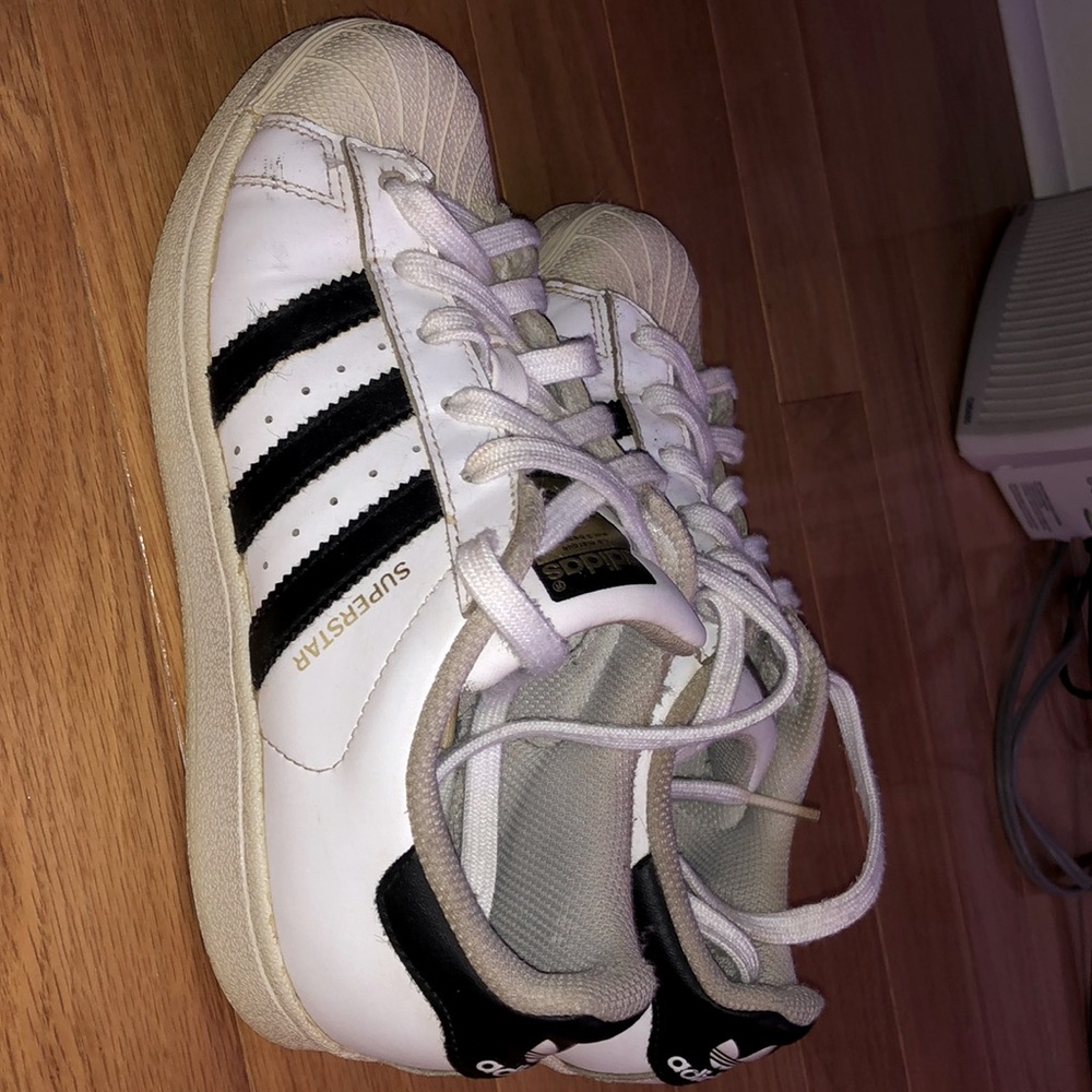 Adidas Super Star shoes, very good to shoes to match with your clothes!